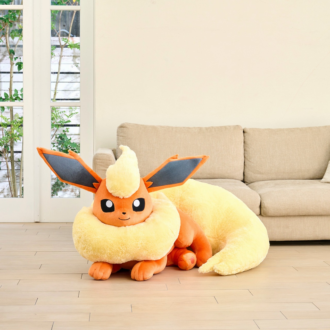 ポケモンセンター、イーブイの進化形たちの等身大ぬいぐるみが